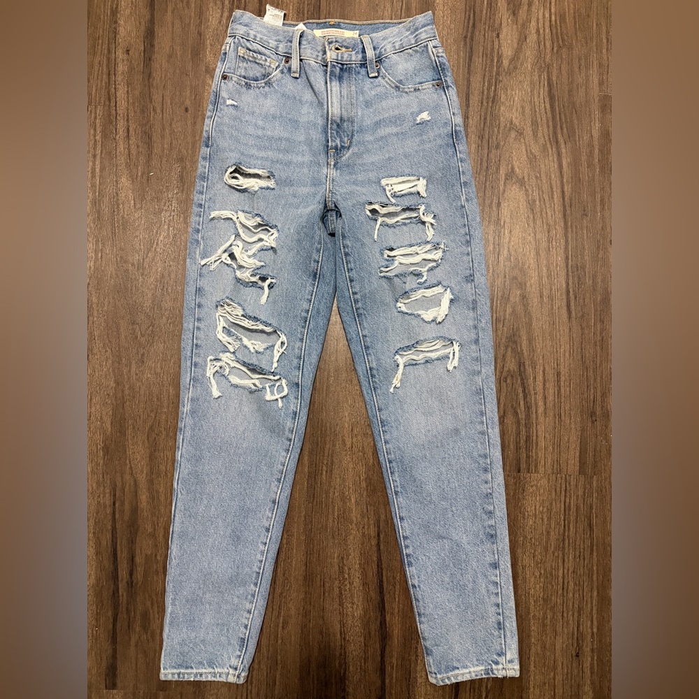 Size 24 Levi’s high waisted distressed mom jeans